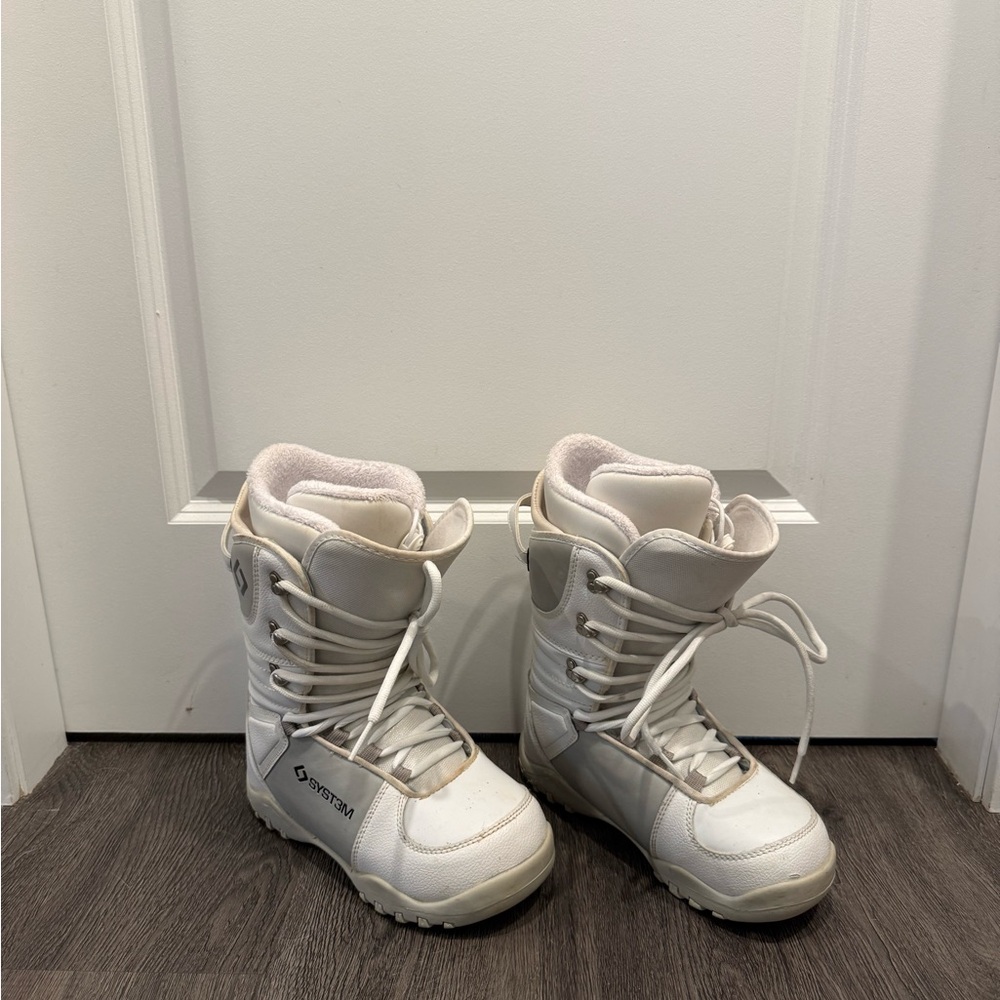 White Lace Up Snowboard Boots